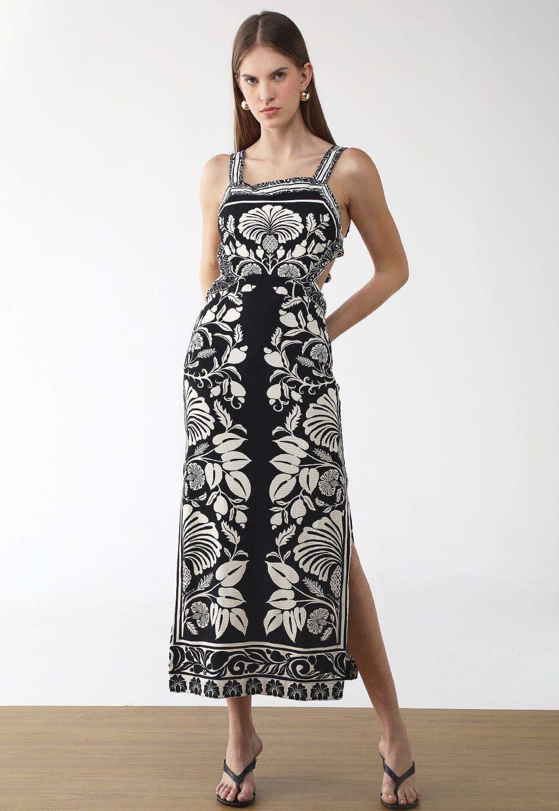 Imagem principal Vestido Feminino FARM Estampa Floral Midi FARM preto