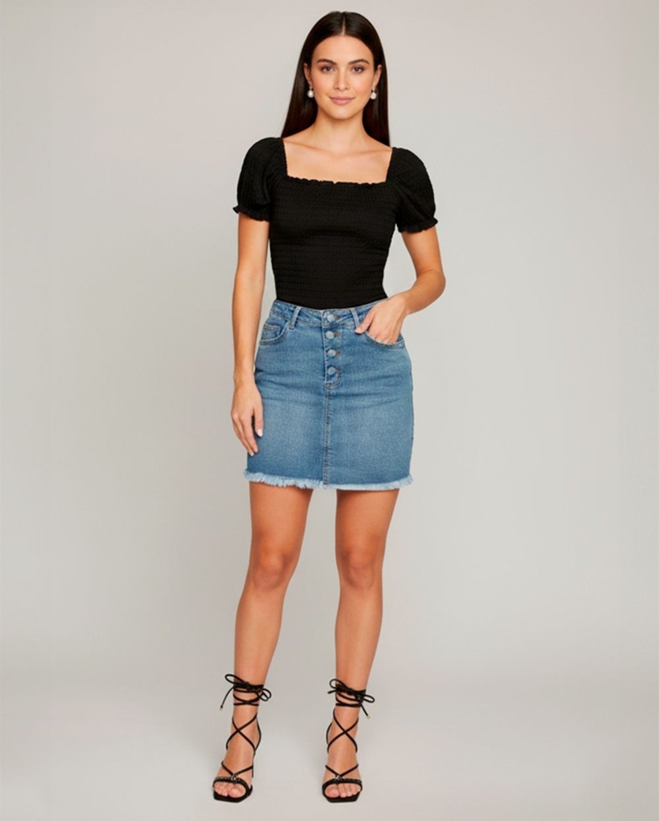 Imagem principal Mini-Saia Feminina com Botões Revestidos e Barra Desfiada 21757 Clara Consciência jeans