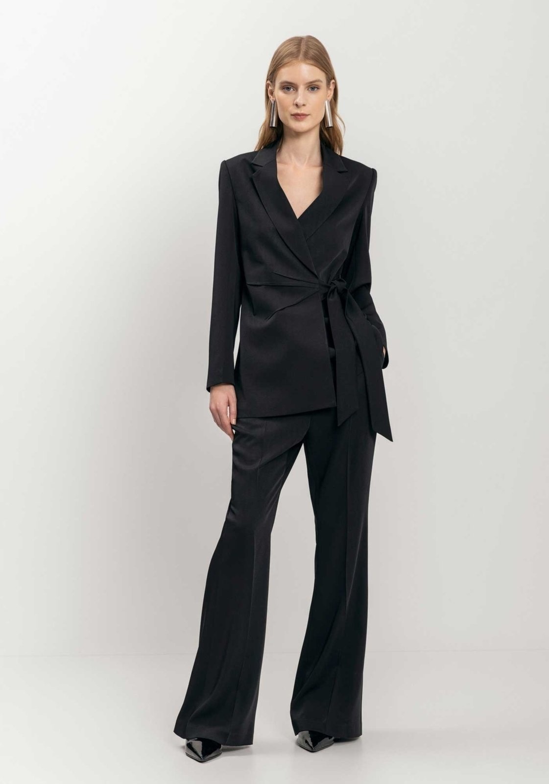 Imagem principal Calça Reta Com Cintura Alta E Vincos Lez a Lez preto