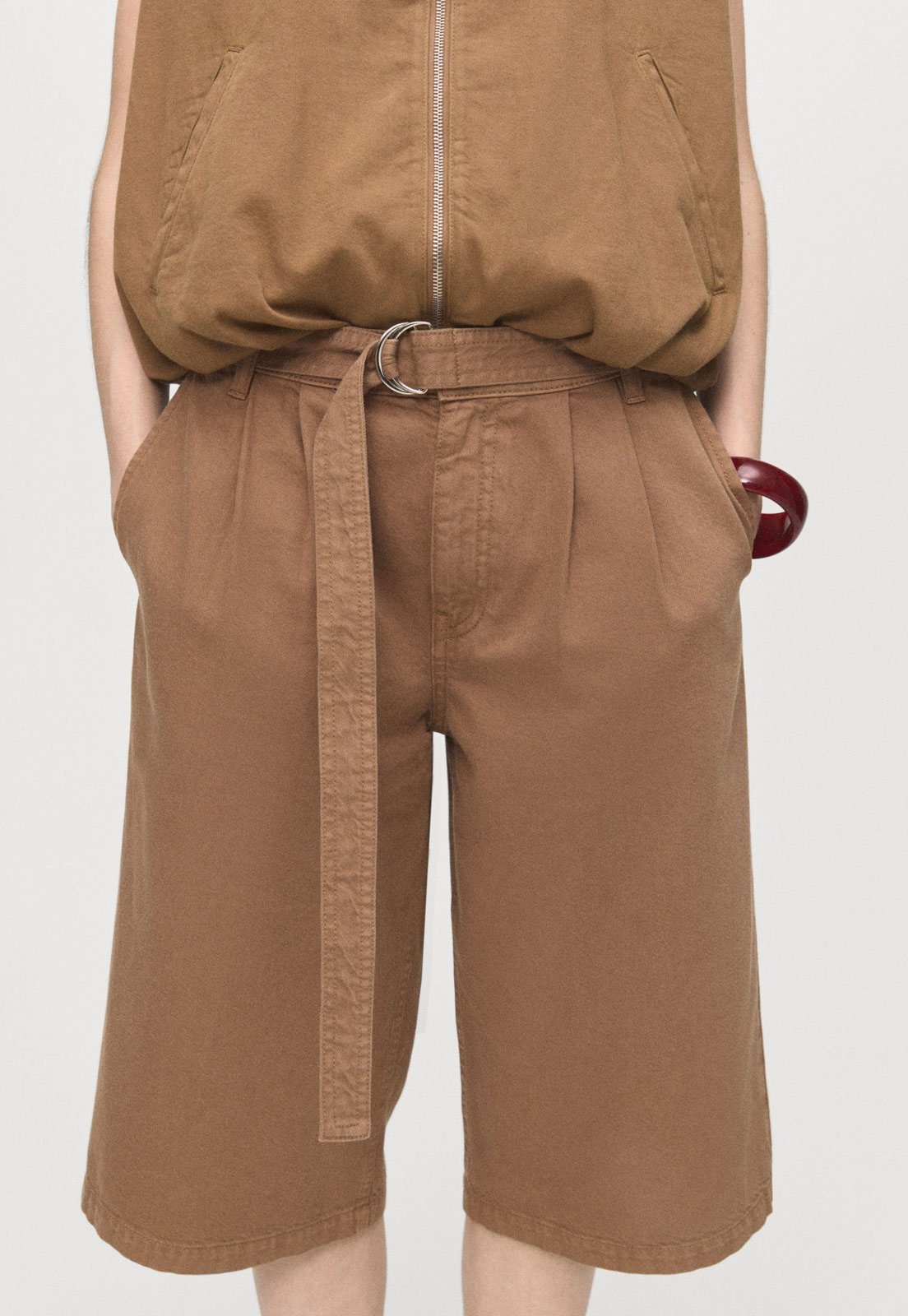 Imagem principal Bermuda Feminina Mango Doris Cintura Alta Mango marrom