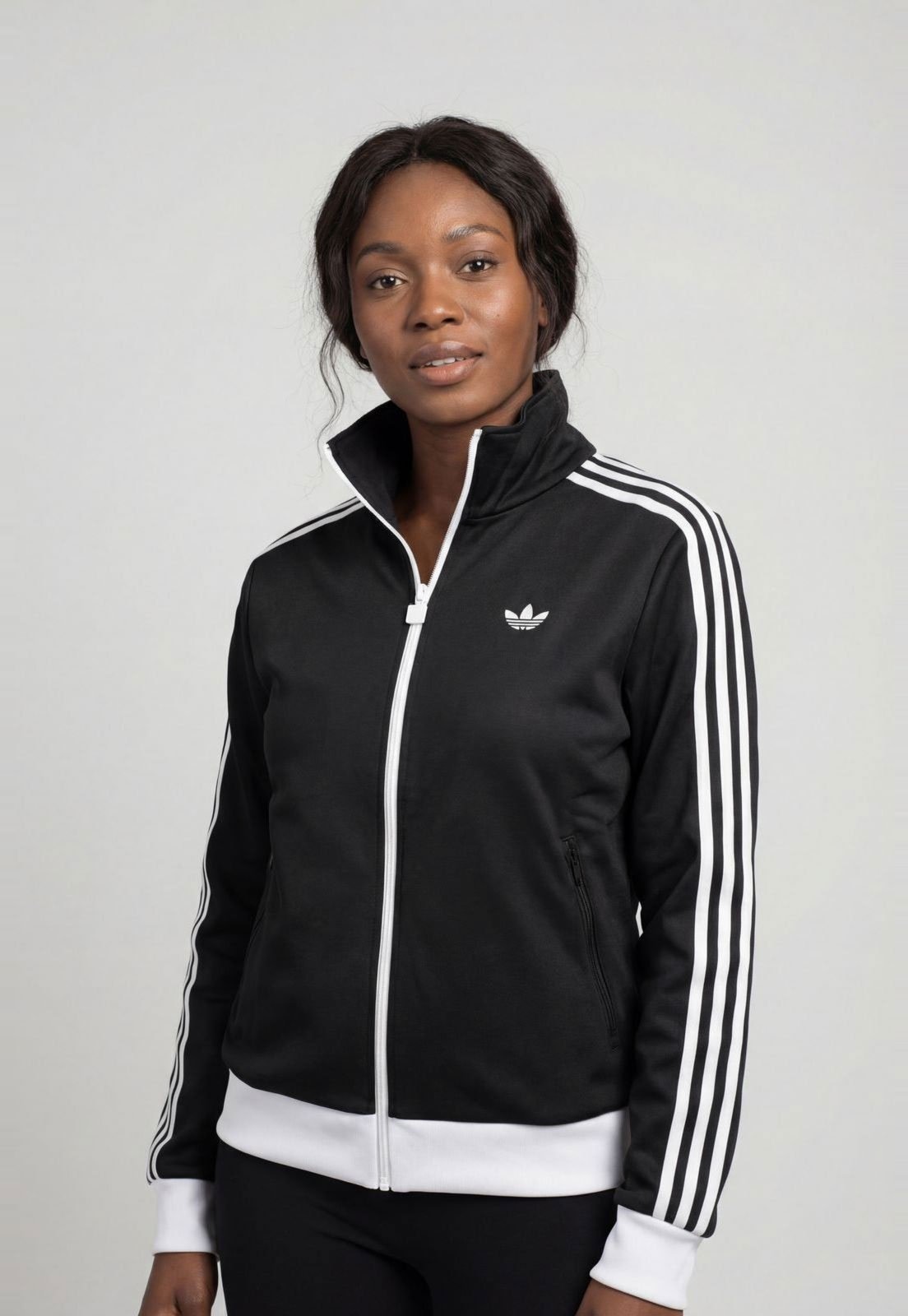 Imagem principal Jaqueta Feminina adidas Originals Classic TT Preta adidas Originals preto