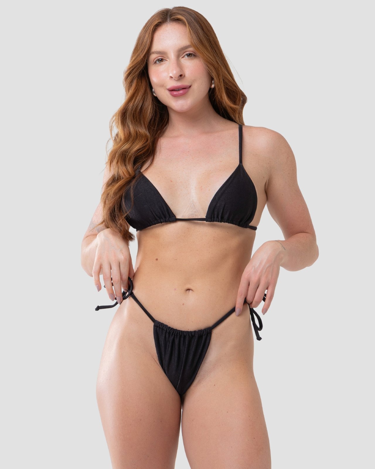 Imagem principal Bravaa Store Biquíni Cortininha Canelado Marquinha Fita Varias Amarrações Poliamida 303 BRAVAA STORE preto