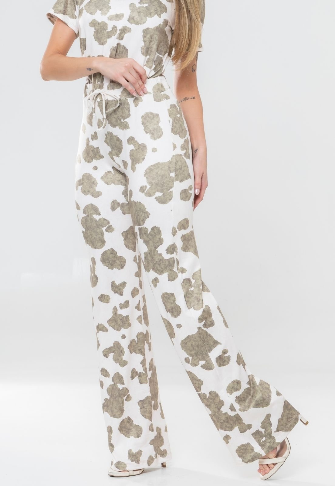 Imagem principal Calca Feminina Pantalona Malha Liz Com Elastano Cordao Ajustavel Animal Print Docce Mulher verde