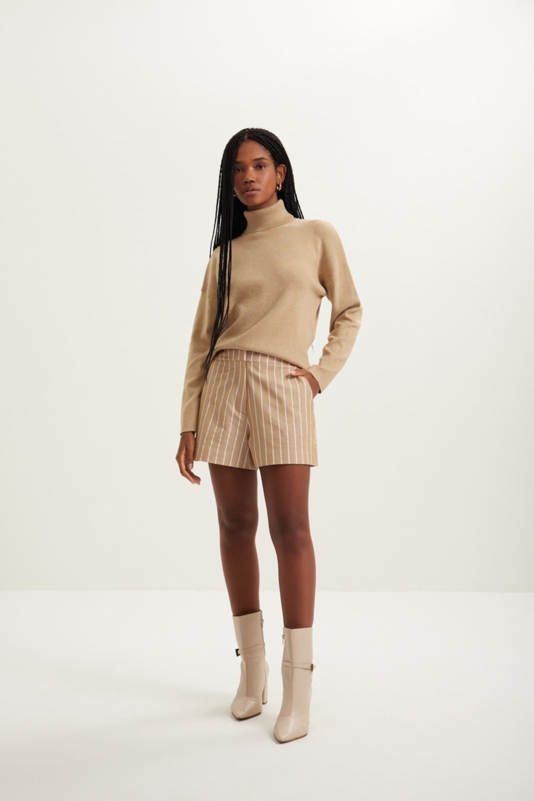 Imagem principal Short Lez a Lez Curto De Cintura Alta Em Alfaiataria Risca De Giz Lez a Lez poás