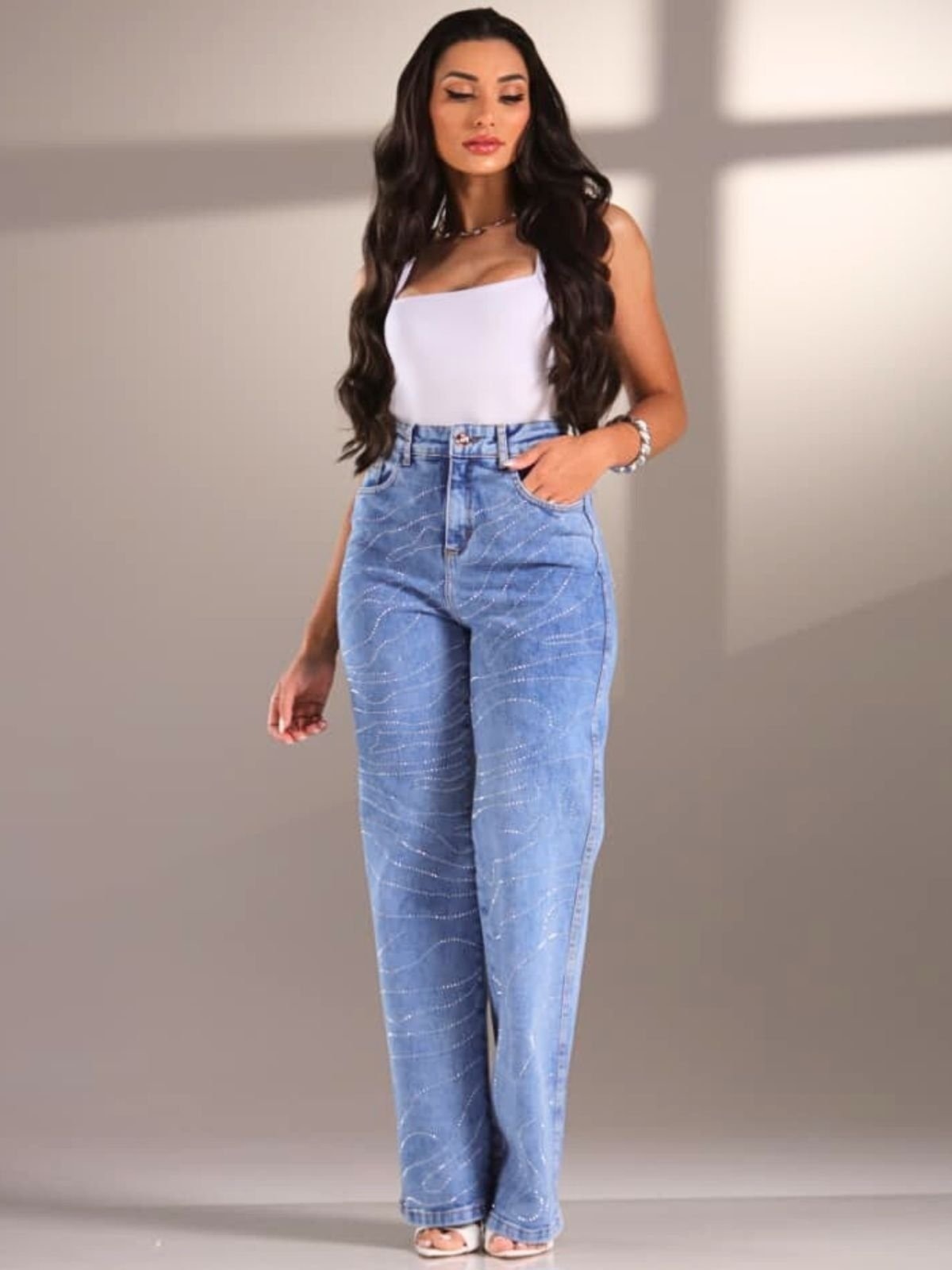Imagem principal Calça Donna De Paula Wide Leg Com Brilhos Jeans Claro Com Elastano E Strass Feminina Donna de Paula azul