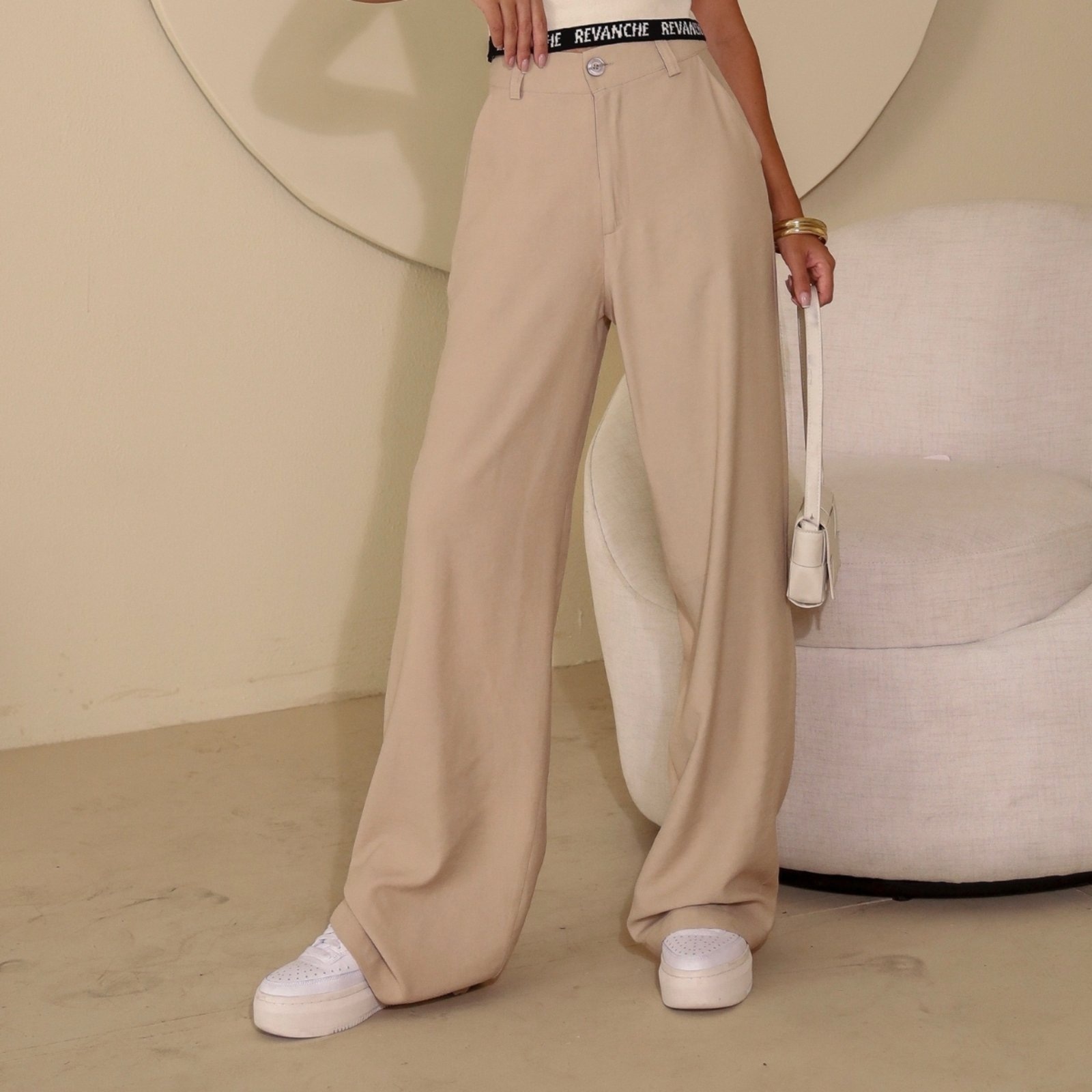 Imagem principal Calça Wide Alfaiataria Bolso-Faca Feminina Revanche Hipona Revanche castanho