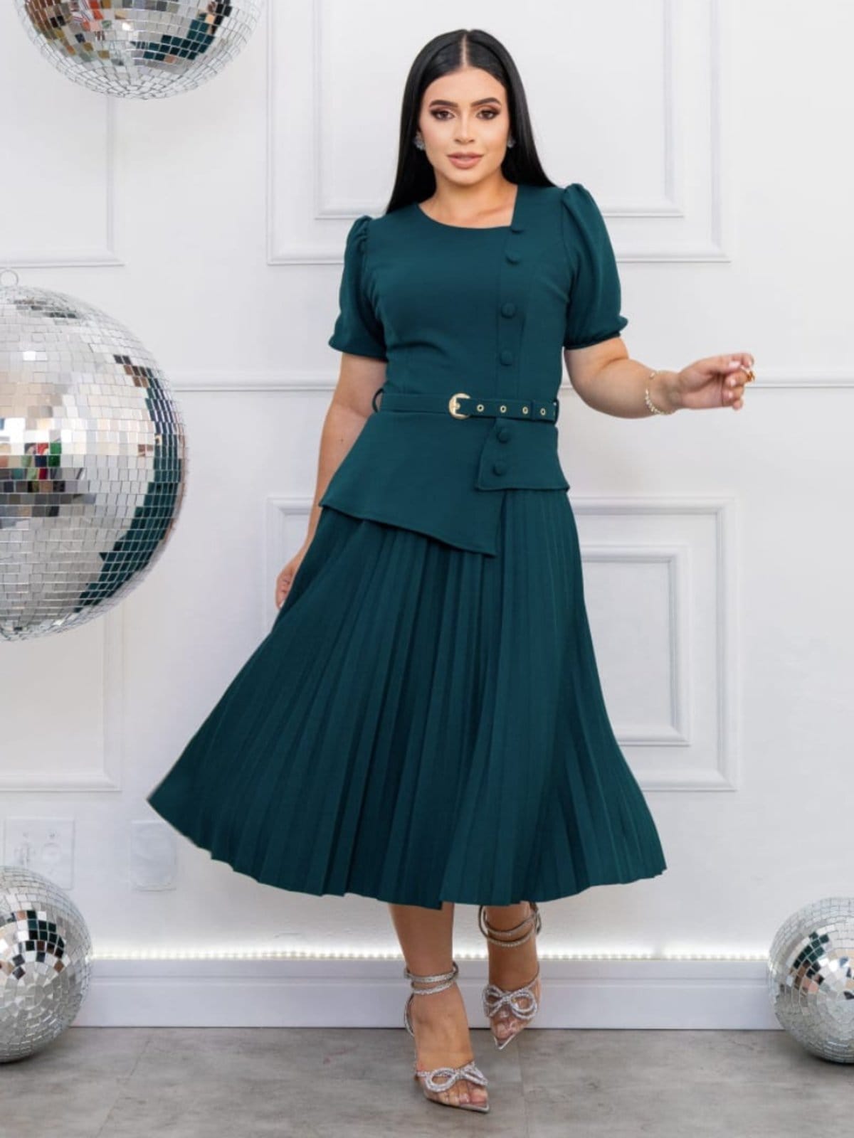 Vestido Midi Soltinho Rodado Moda Evangélica Decote Quadrado com Cinto de Festa Verde escuro