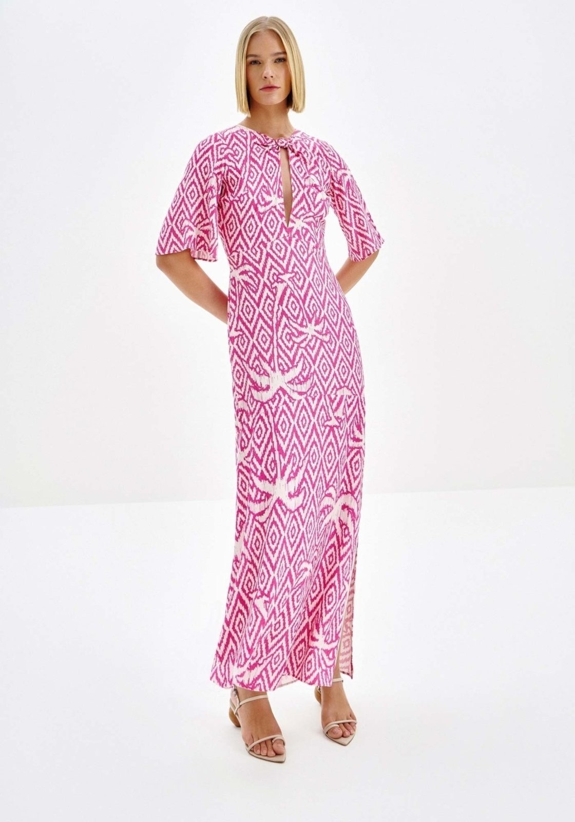 Imagem principal Vestido Longo em Viscose com Cut Decote Lez a Lez rosa