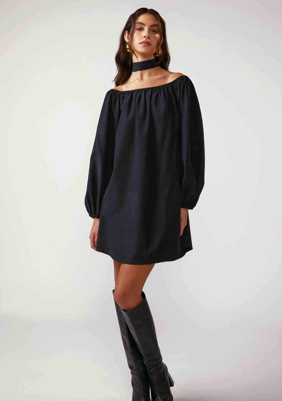 Imagem principal Vestido Zinco Solto Decote Reto Manga Longa Curto Zinco preto