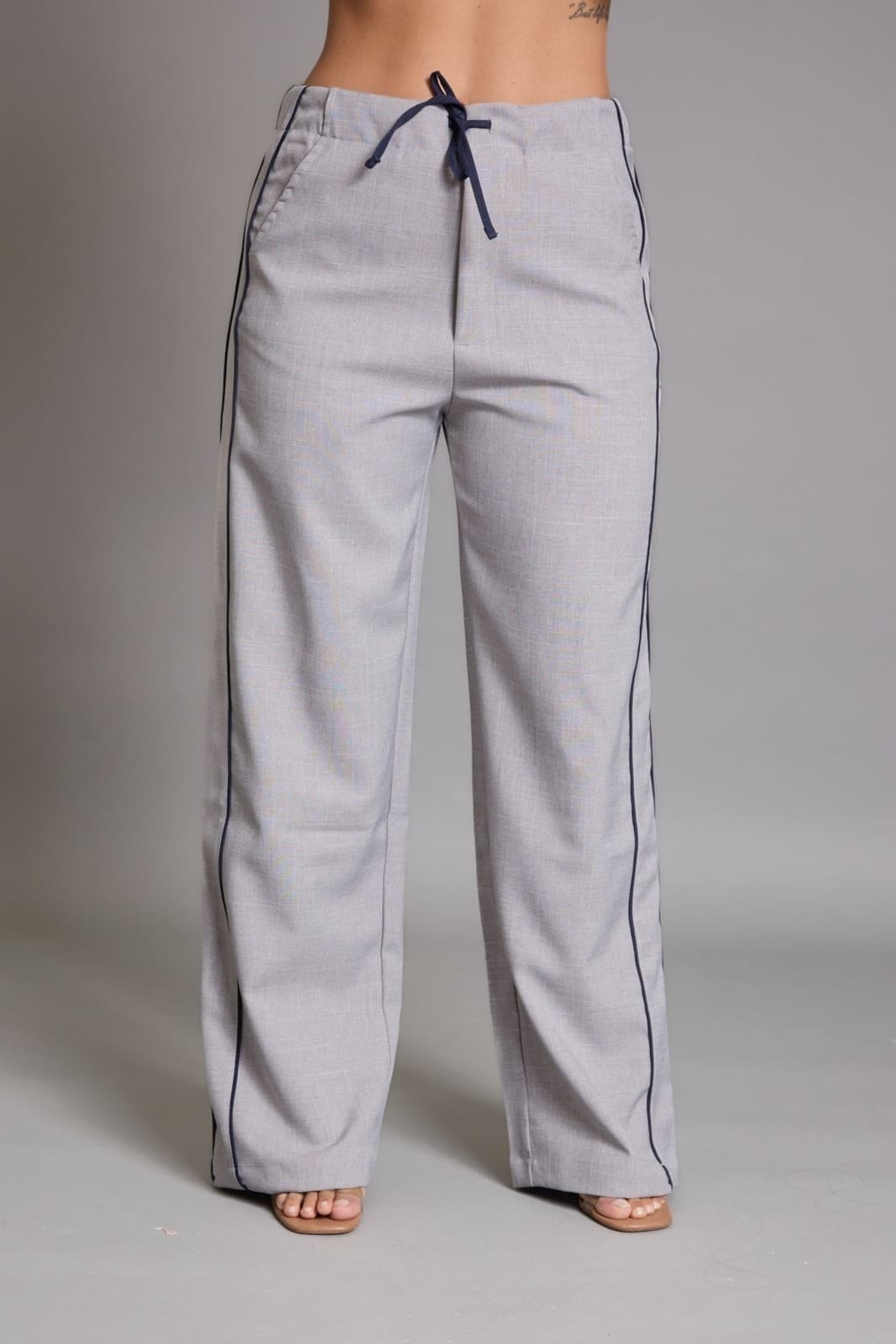 Imagem principal Calça Pantalona Feminina com Faixa Lateral e Cordão Lemier LEMIER cinza