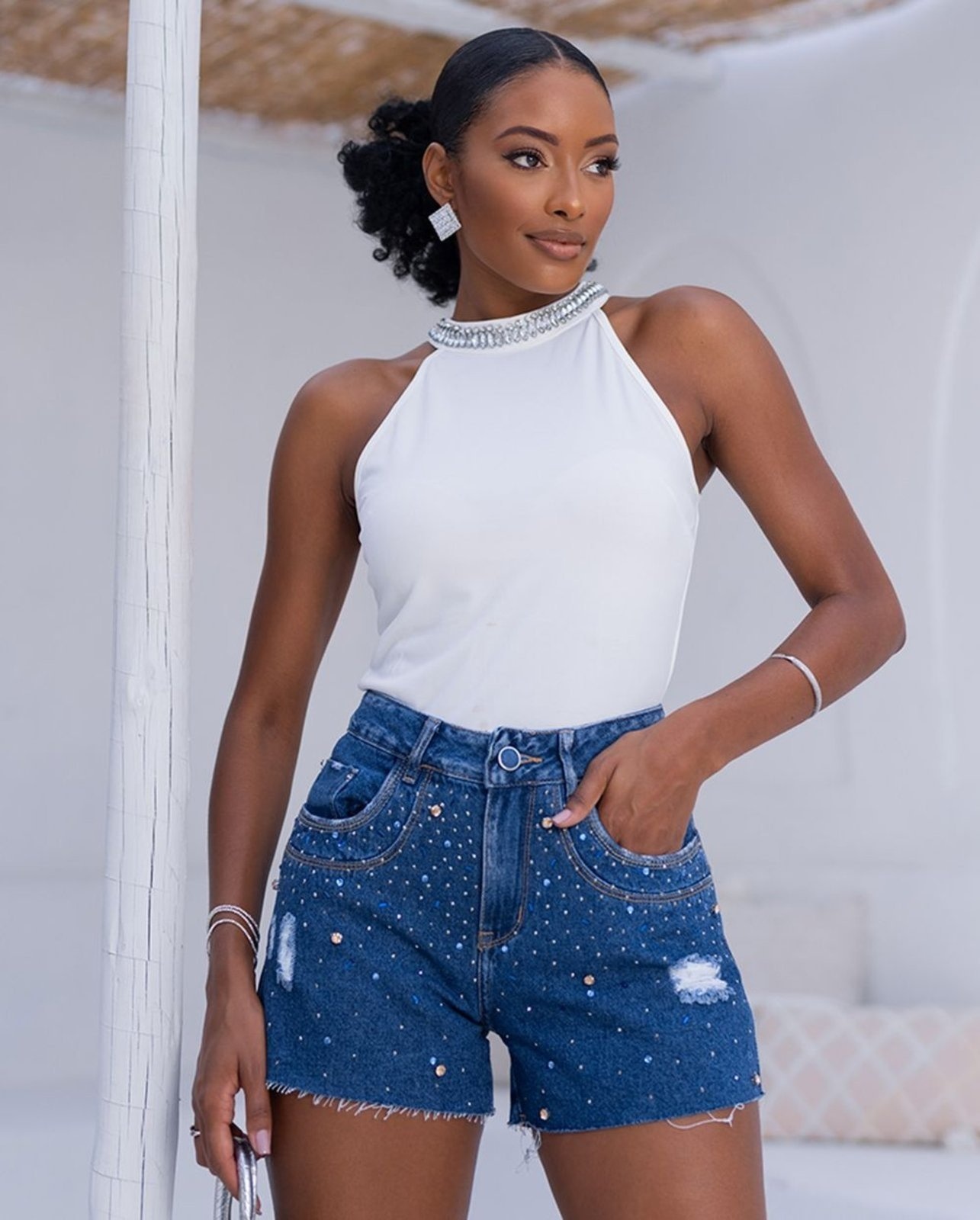 Imagem principal Shorts Boyfriend Feminino Cintura Média Detalhe Aplicação 23799 Escura Consciência jeans