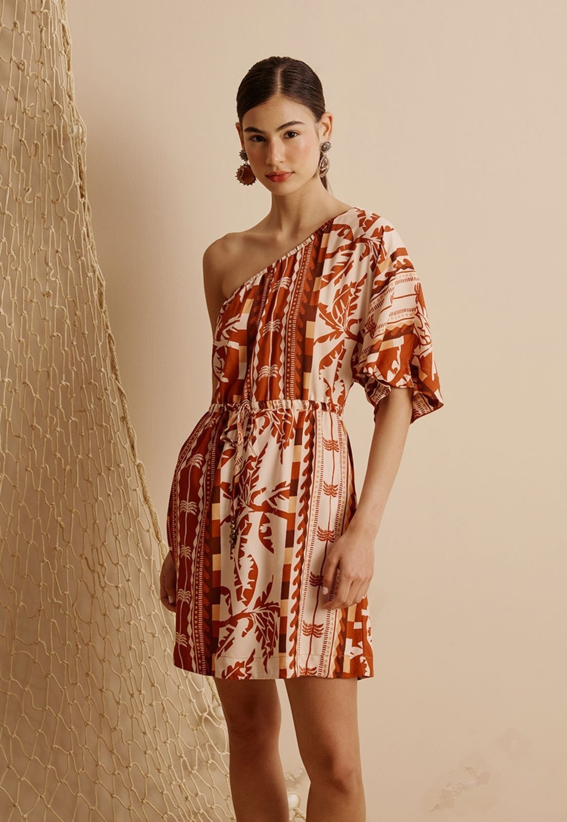 Imagem principal Vestido Curto Um Ombro Só Túnel Estampado Uruará CaCay marrom