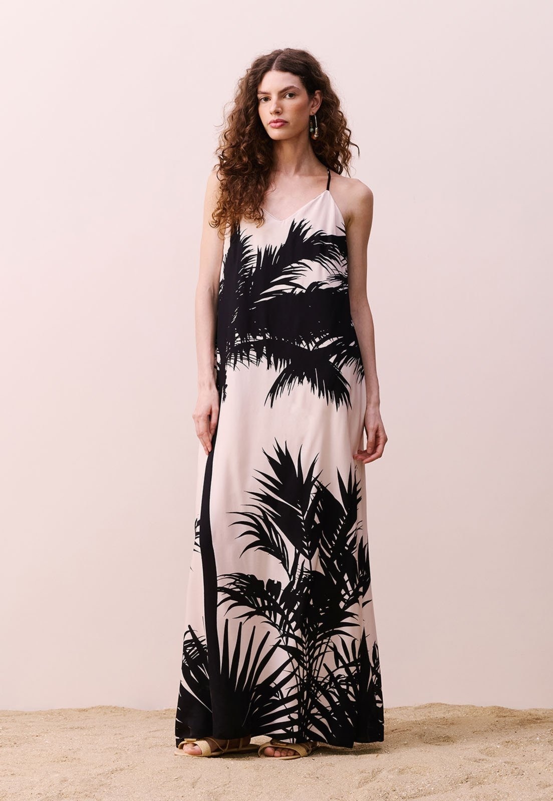 Imagem principal Vestido Longo Bordado Estampado Lago CaCay preto