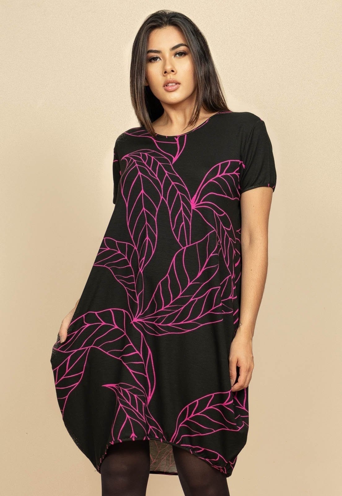 Imagem principal Vestido Curto Malha Amplo Always Estampa Antúrios Lilás Cabanafree estampado/multicolorido/preto