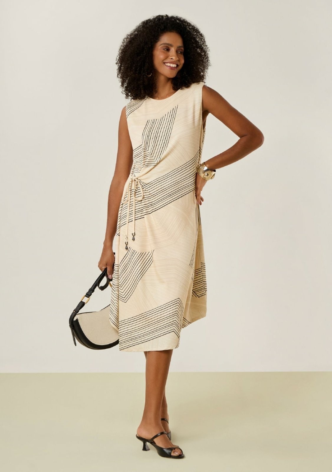 Imagem principal Vestido Maria Valentina Solto Decote V Manga Curta Curto Maria Valentina preto