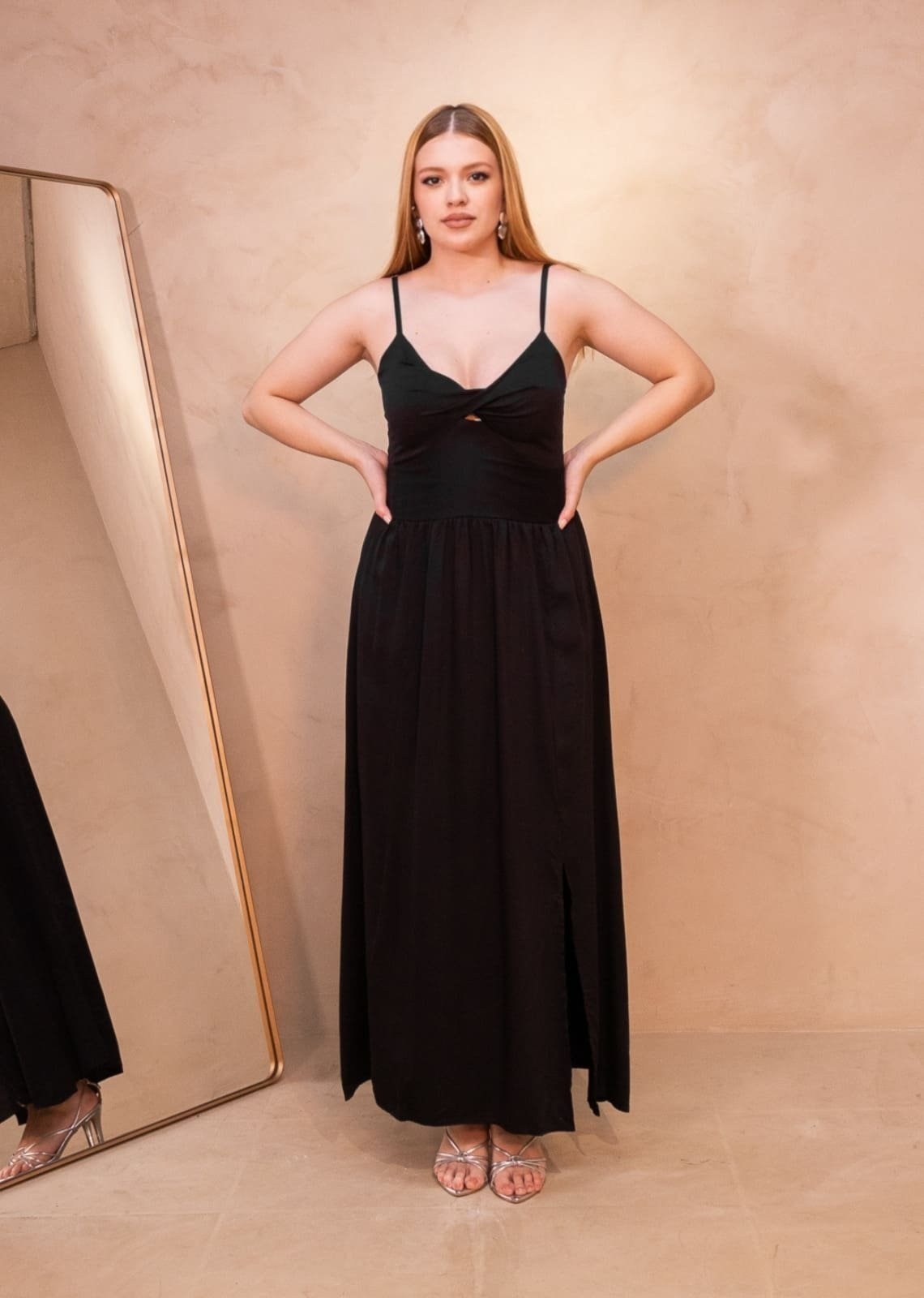 Imagem principal Vestido Midi Alcinha Viscose Abertura Urach Cia do Vestido preto