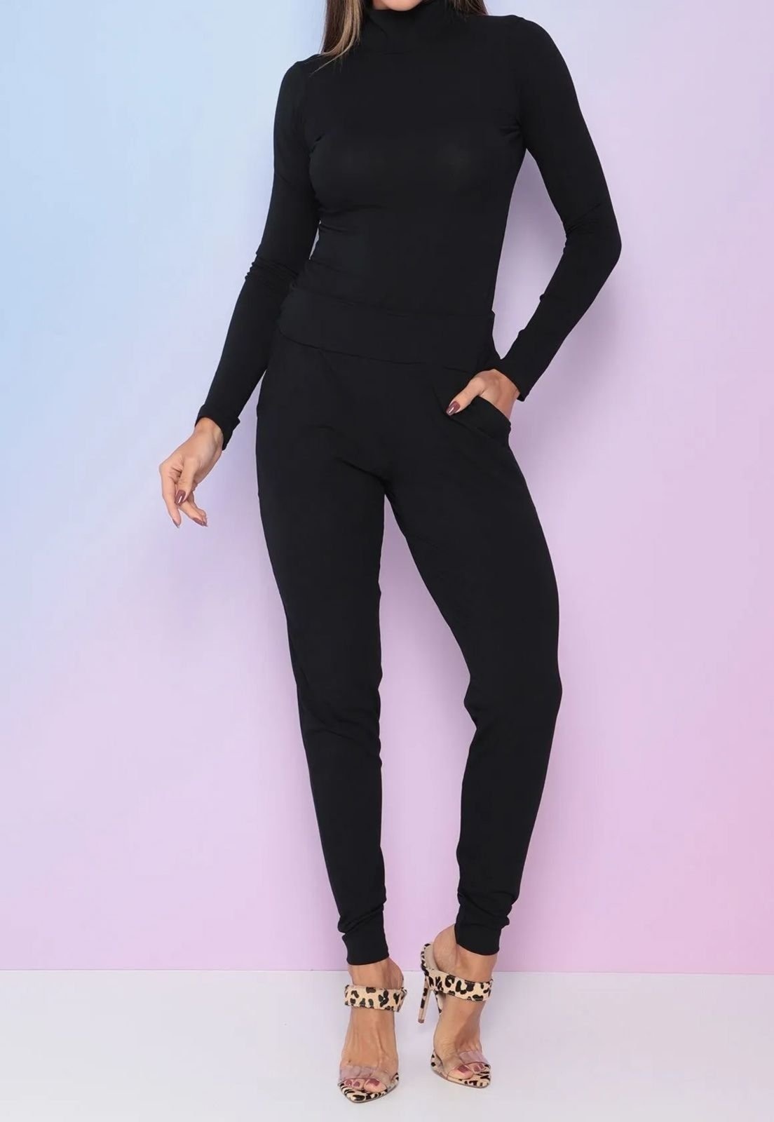 Imagem principal Conjunto Maria Paes Calça e Blusa Gola Alta e Manga Longa Maria Paes preto