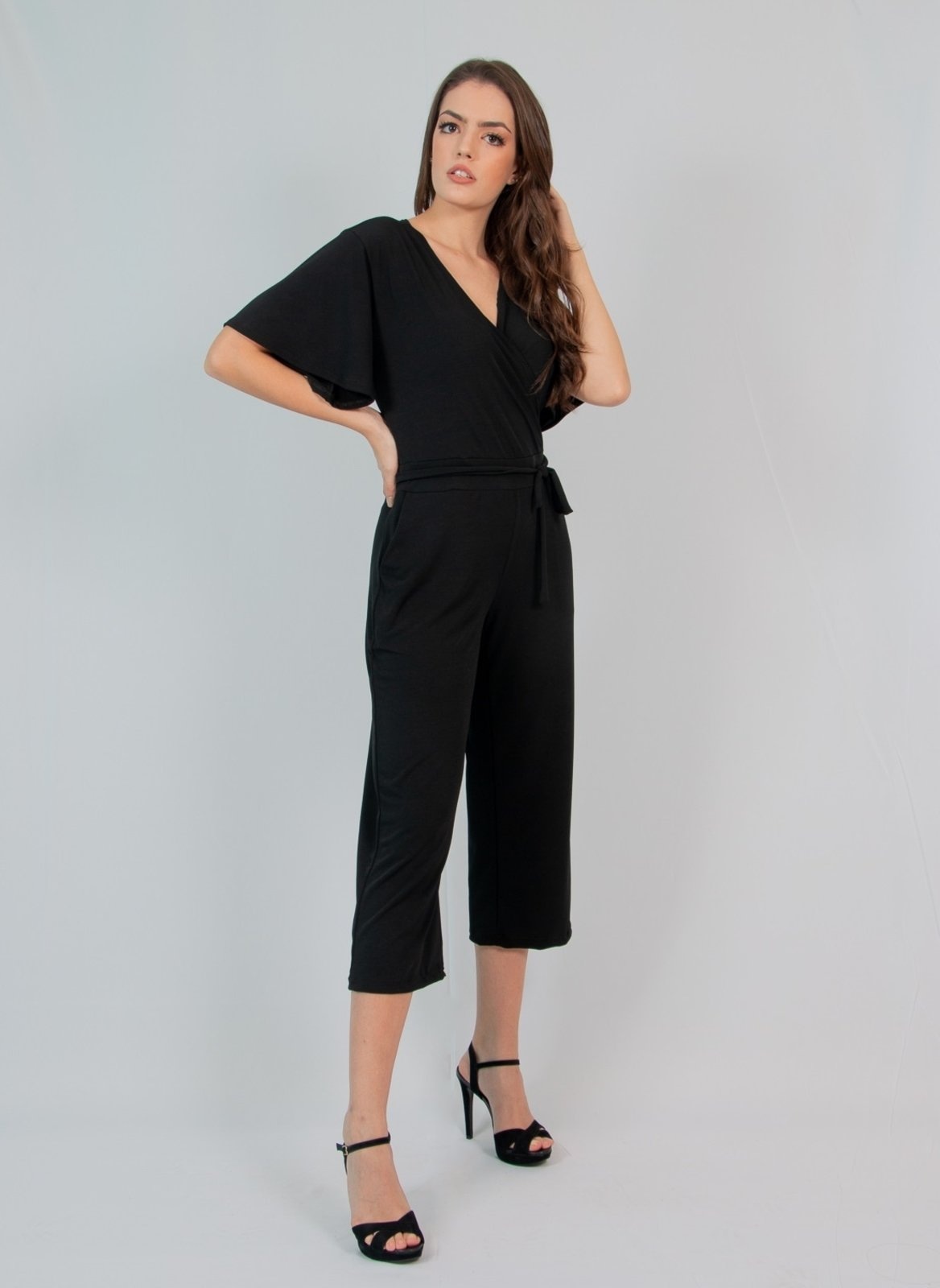 Imagem principal Macacão Pantacourt Maria Paes Decote Transpassado Maria Paes preto