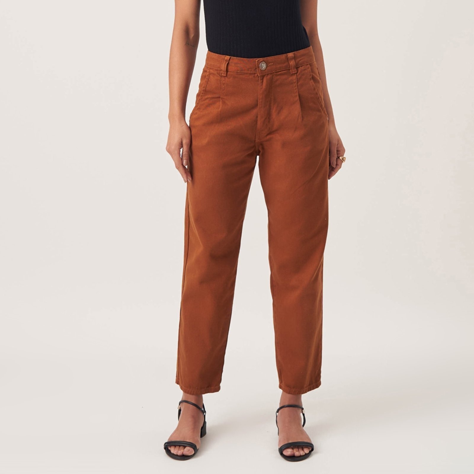 Imagem principal Calça Jeans Color Mom Cintura Alta e Pregas Terroso Bloom marrom