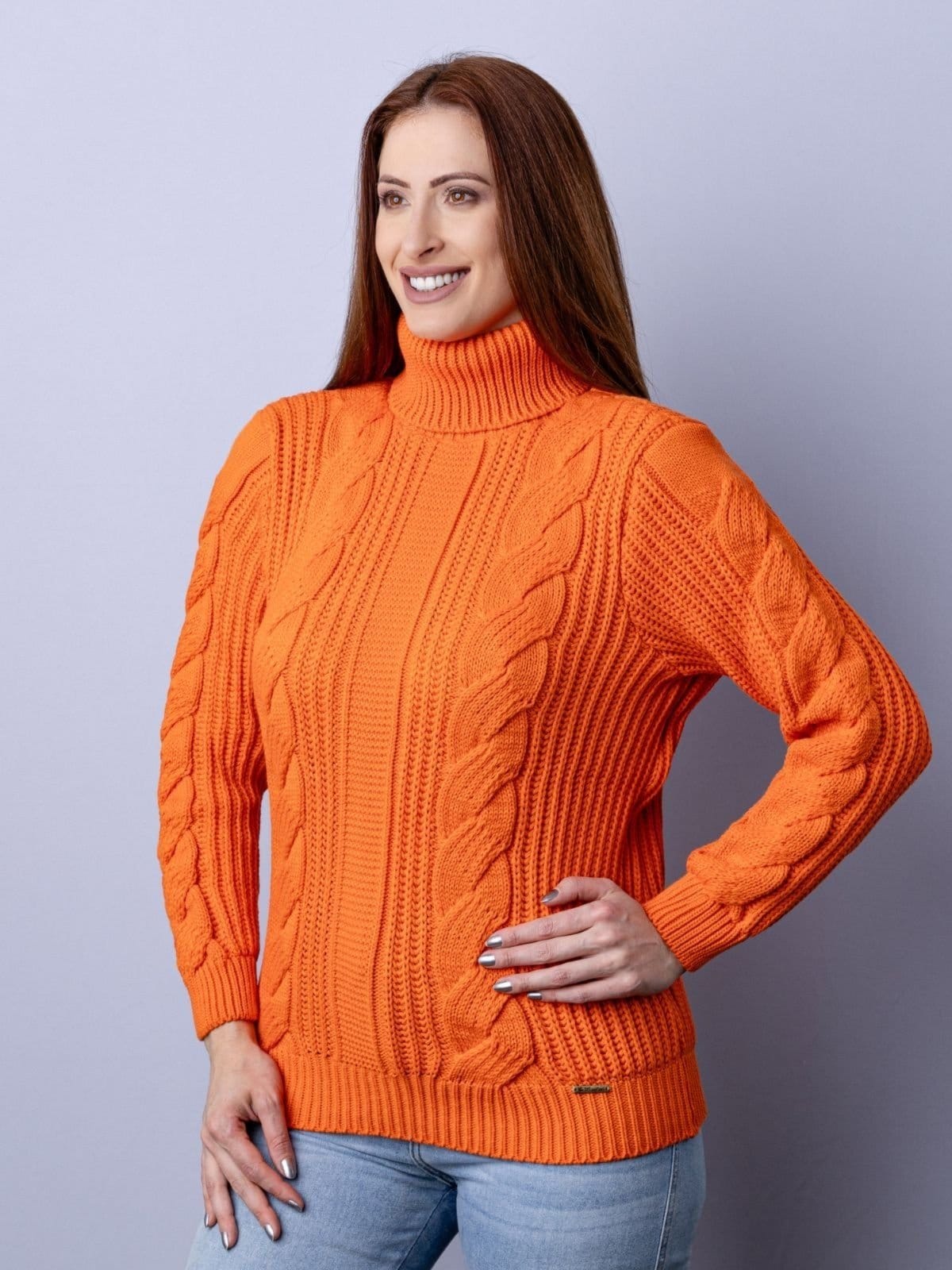 Blusa gola alta com tranças