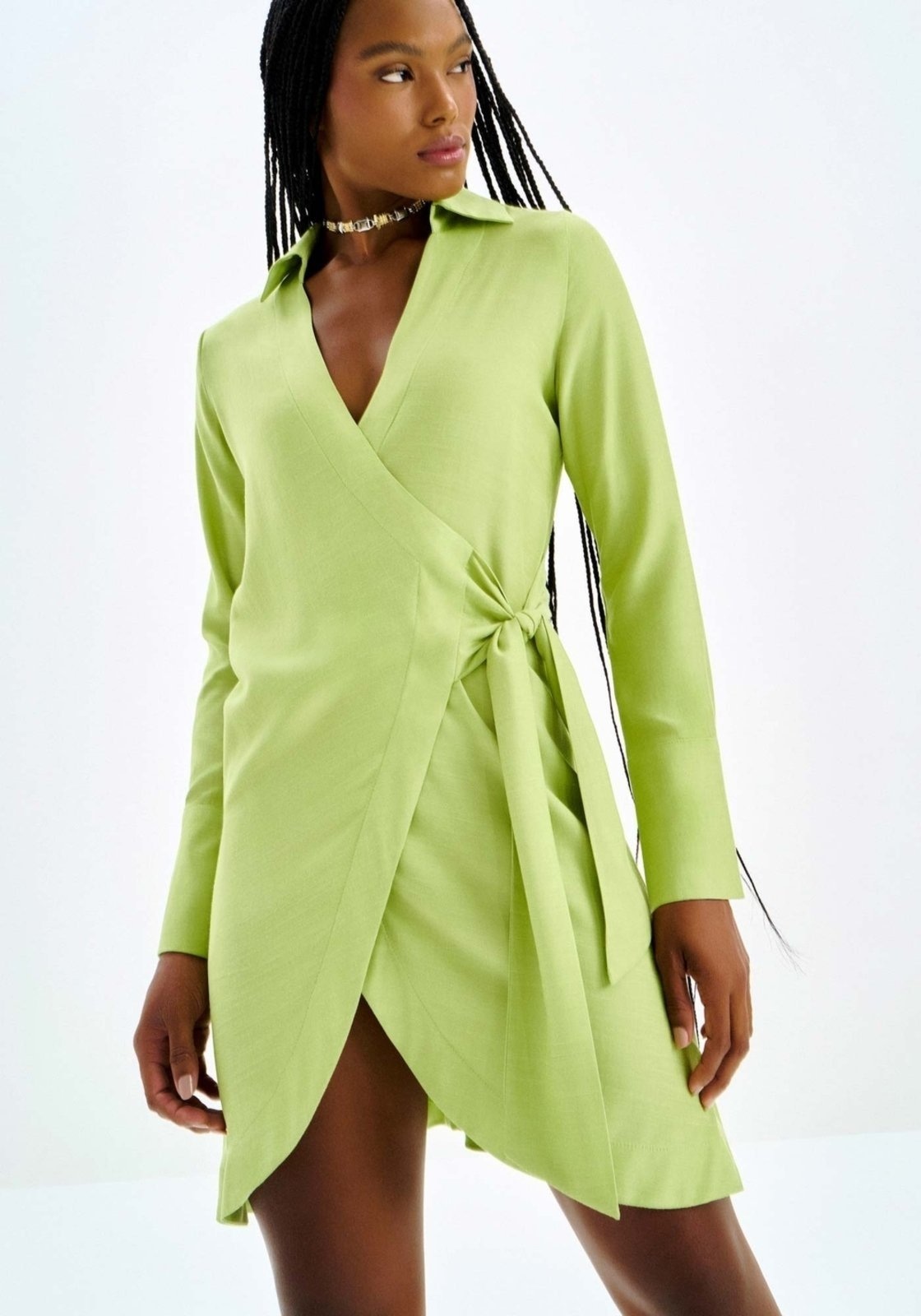 Imagem principal Vestido Curto Manga Longa em Viscose Transpassado Lez a Lez verde