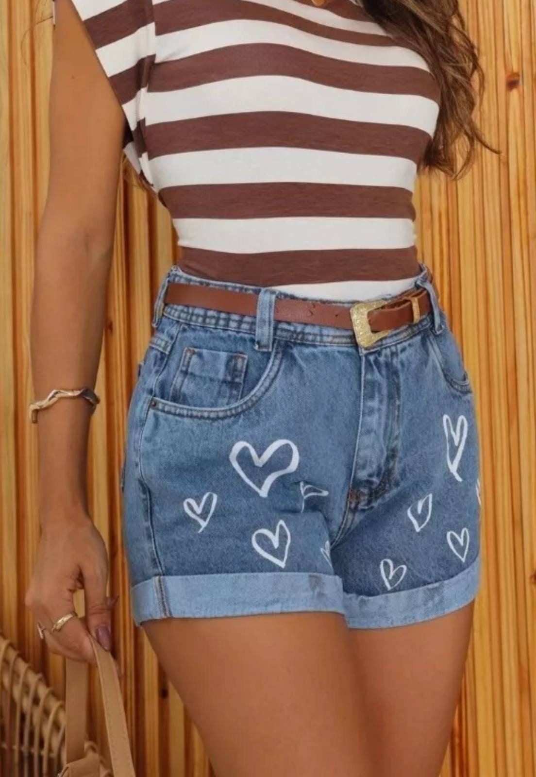 Imagem principal Short Jeans Feminino Love Estampa Coração Barra Dobrada Conforto e Estilo CCW CENTRAL CAPITAL WEAR azul