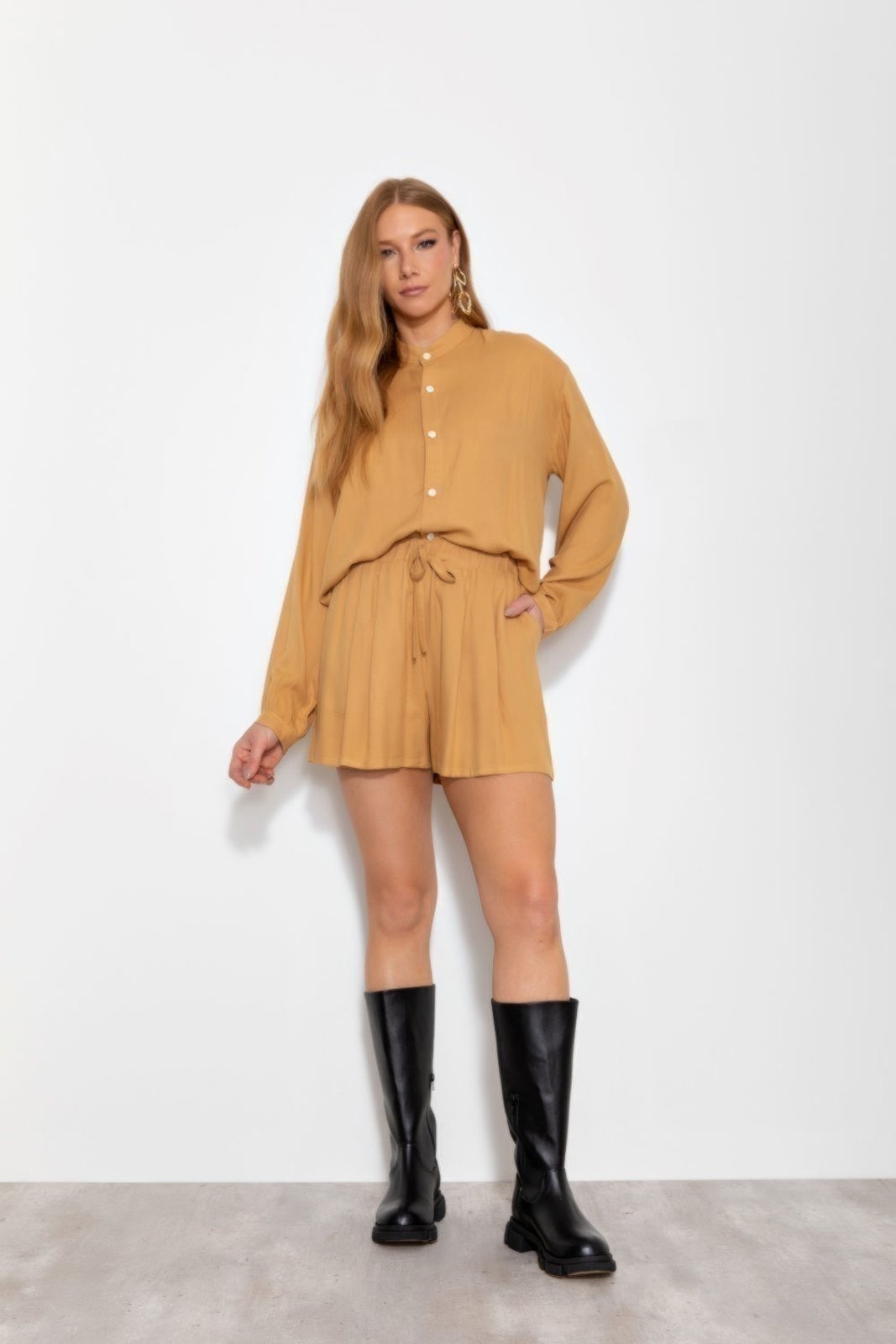 Imagem principal Short Vanibele Alfaiataria Viscose Camelo Vanibele caramelo