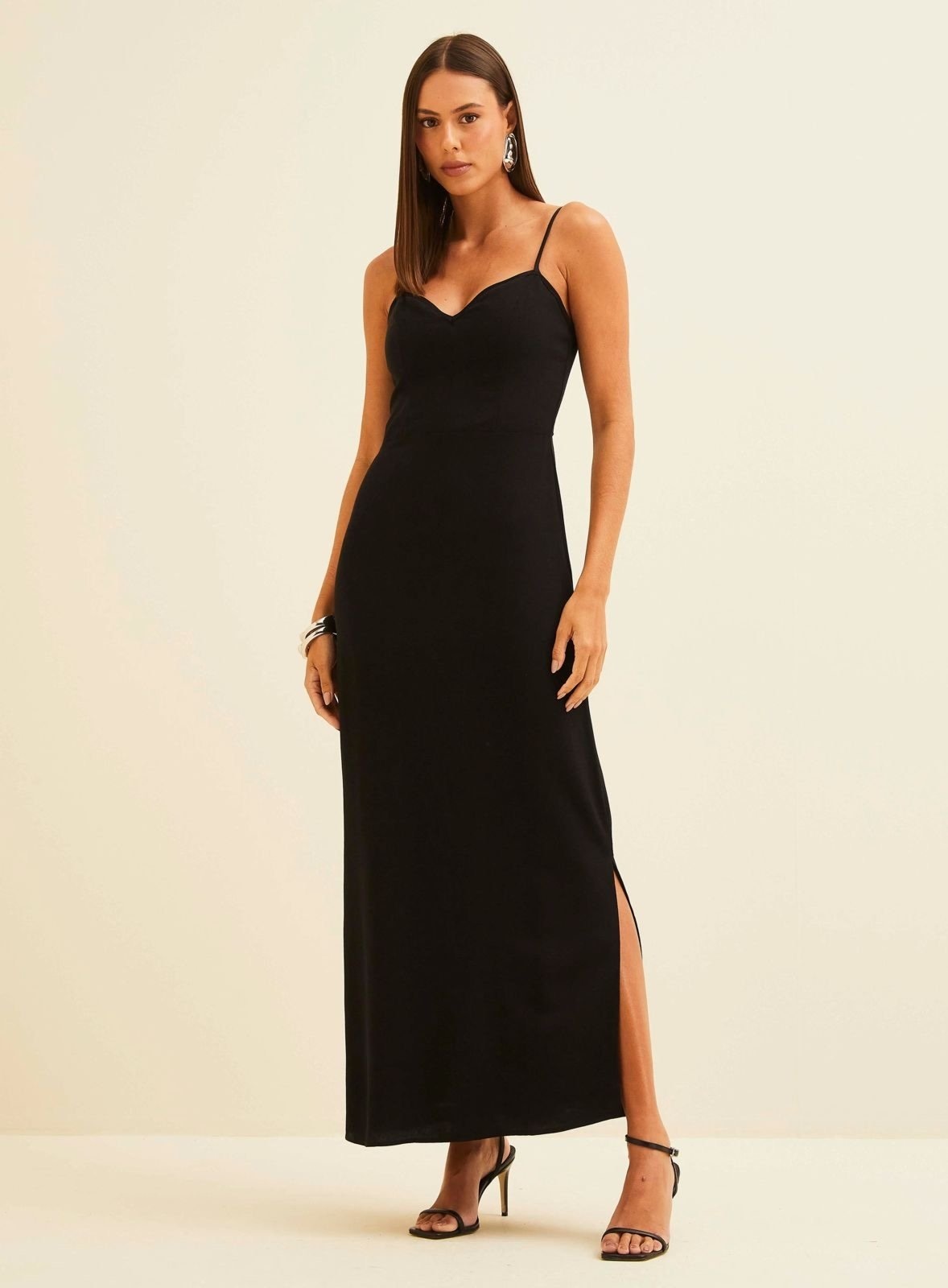 Imagem principal Vestido Midi Em Linho Decote Coração Forum Forum preto