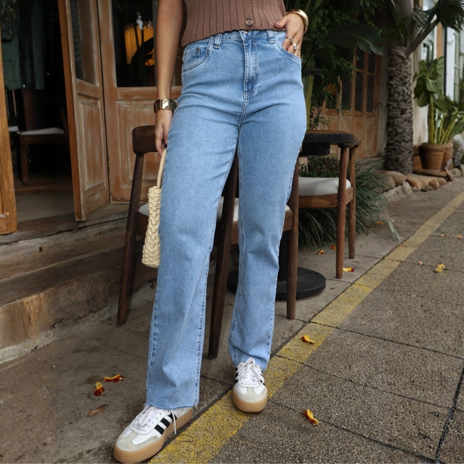 Imagem principal Calça Jeans Reta Cintura Alta Com Barra A Fio Feminino Revanche Soague Revanche unico