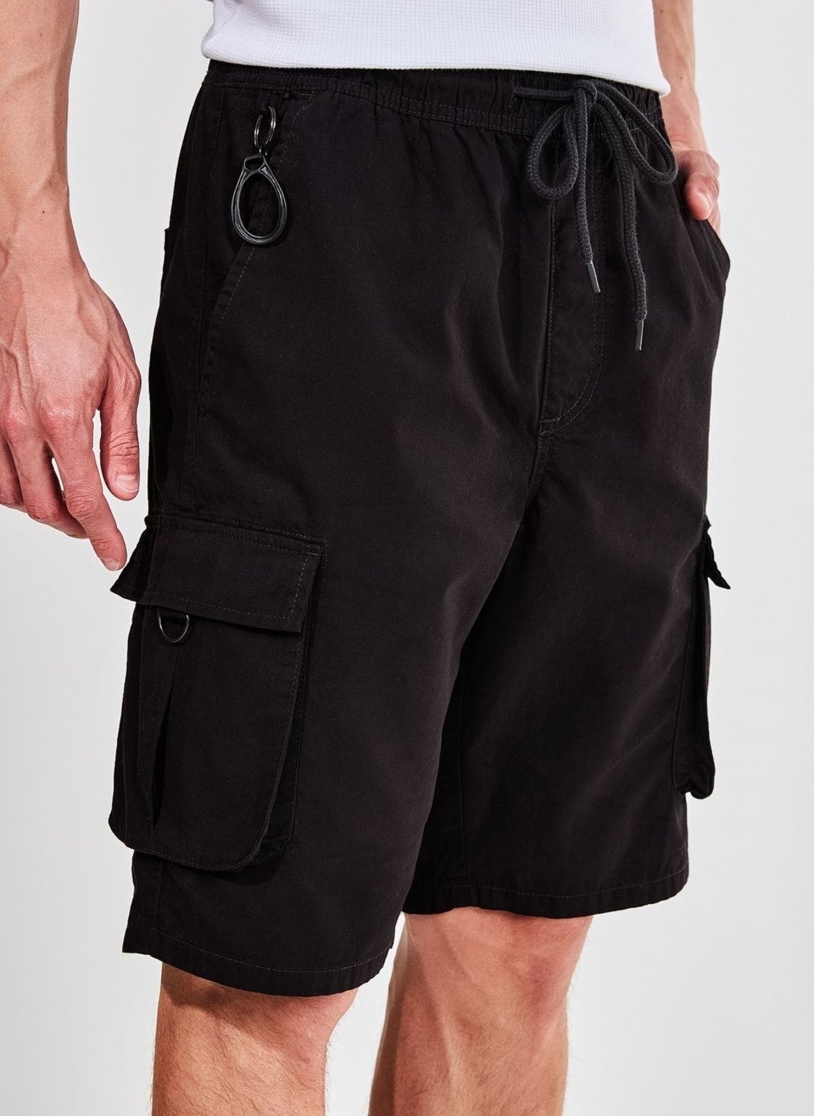 Imagem principal Bermuda Cargo em Sarja Preta Youcom preto