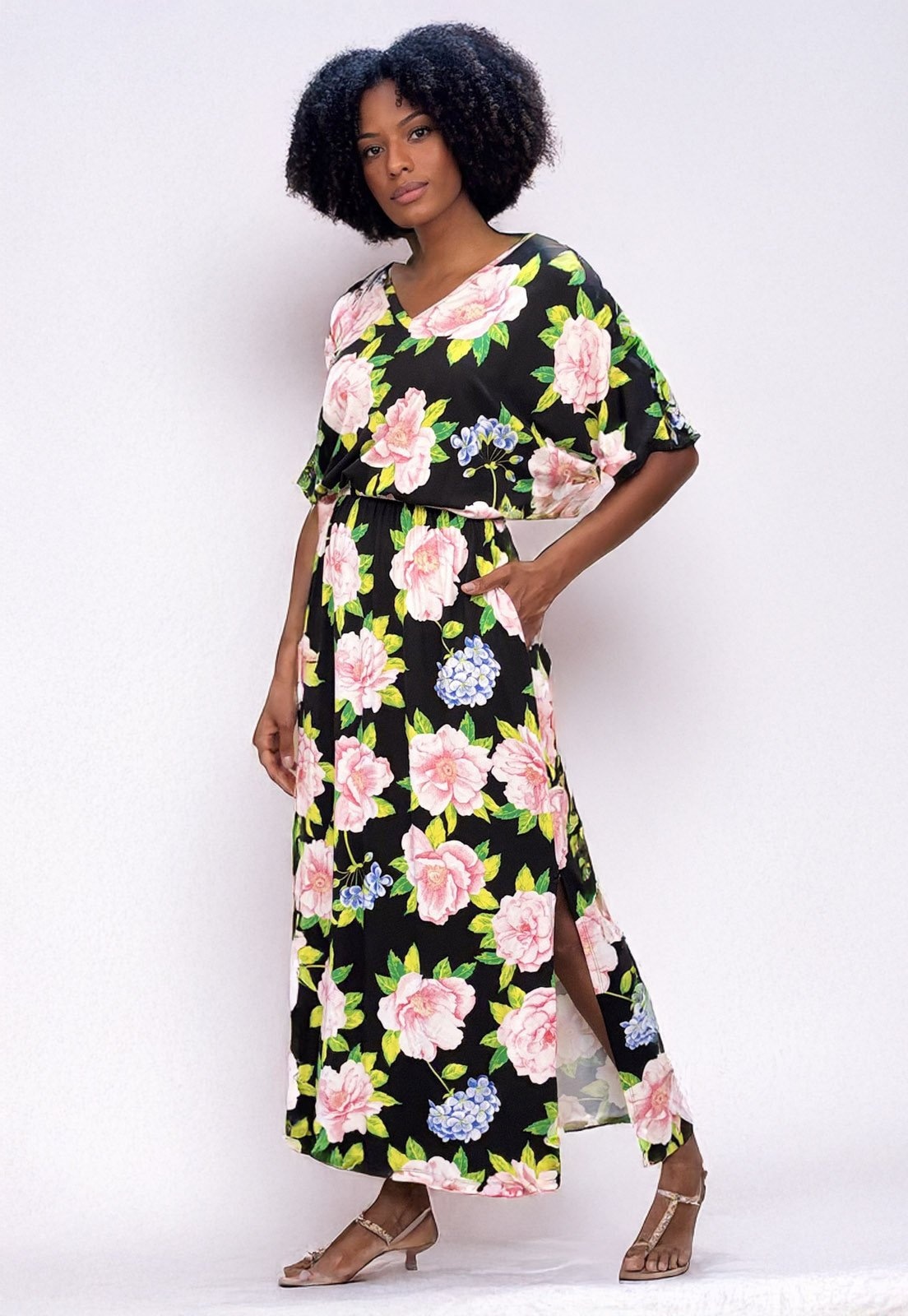 Imagem principal Vestido Longo Plano Estampa Rosas Cabanafree branco/estampado/floral/preto