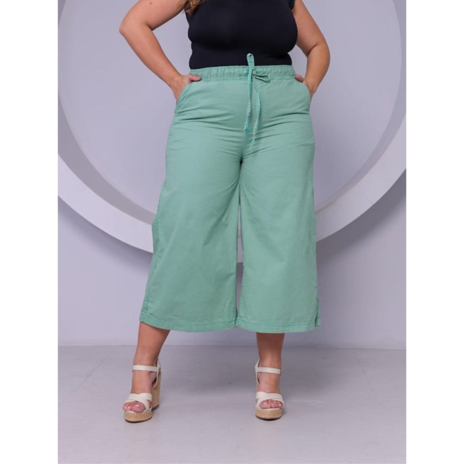 Calça Feminina Pantacourt Plus Size Claro