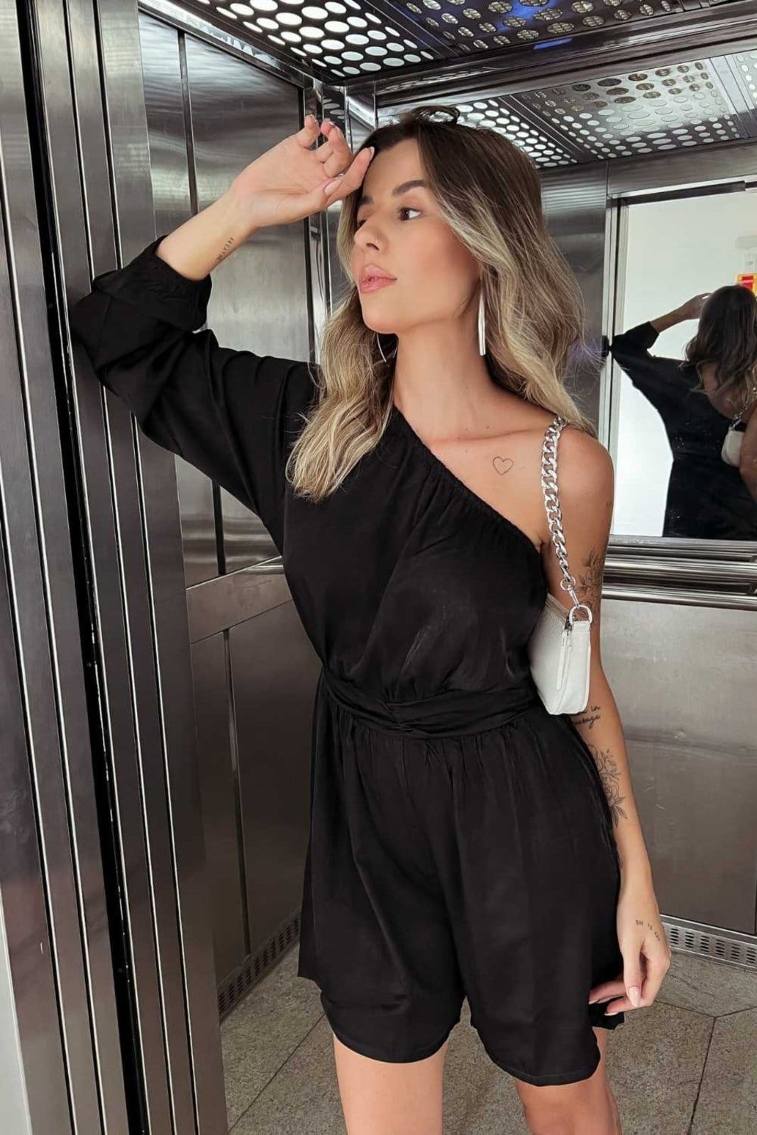 Macaquinho Vanibele Único Ombro