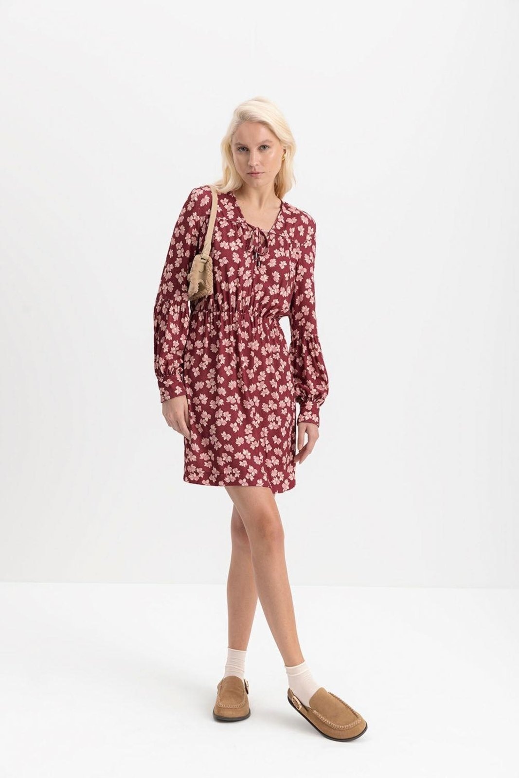 Imagem principal Vestido Feminino Curto Creponado Essendi Bordô Essendi bordô