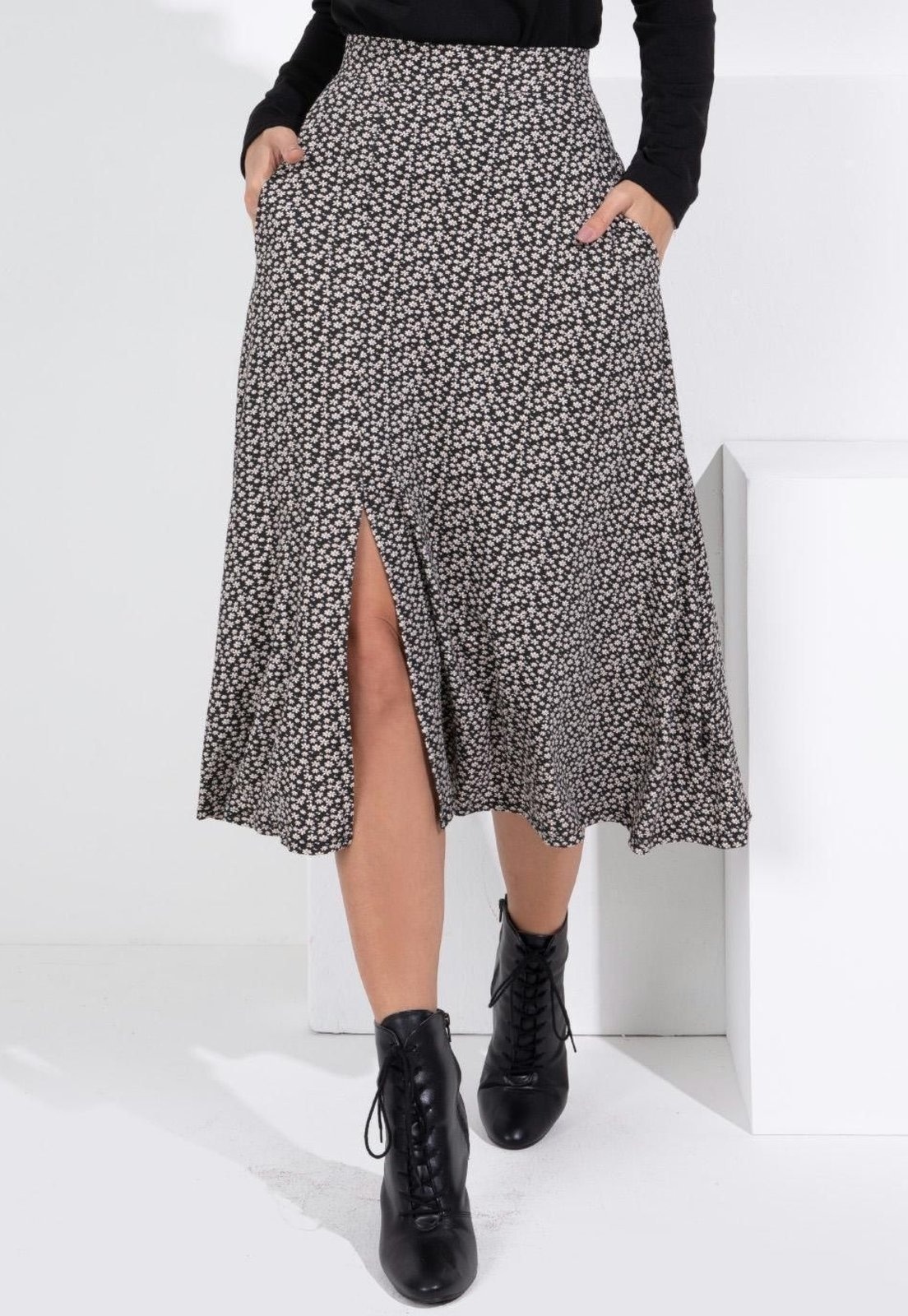 Imagem principal Saia Midi Com Bolsos E Fenda Quintess preto