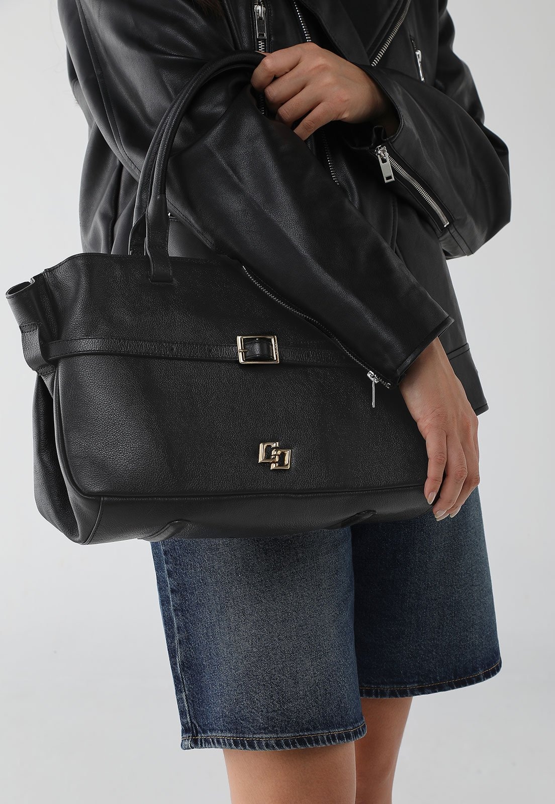 Imagem principal Bolsa Feminina Colcci Logo Metálico Preta Colcci preto