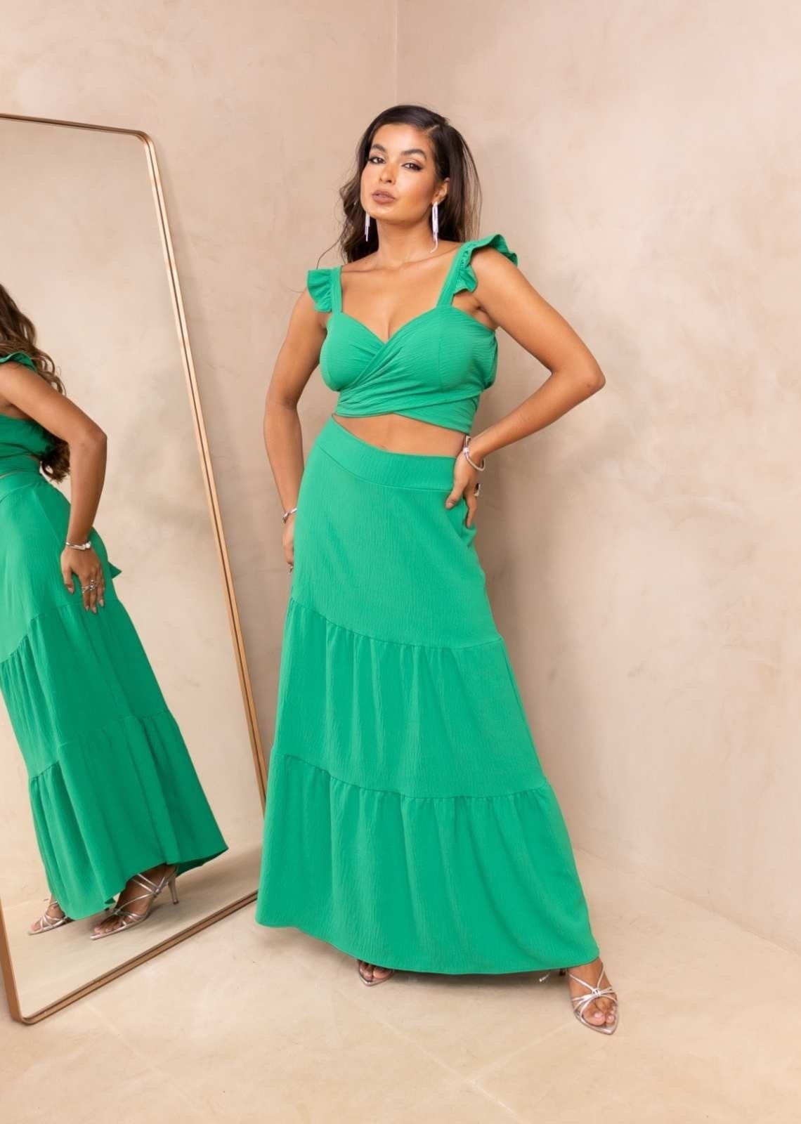 Imagem principal Conjunto Cropped e Saia Longa Viscose Babados Tyllándre Cia do Vestido verde