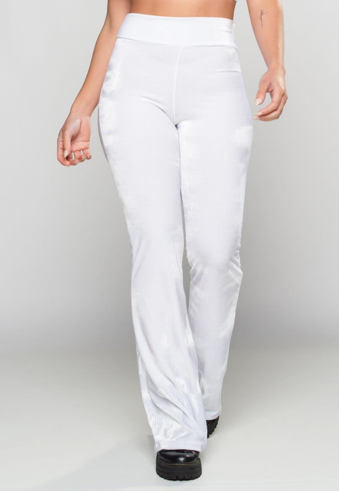 Calça MVB Modas Feminina Flare Pantalona Veludo Branca